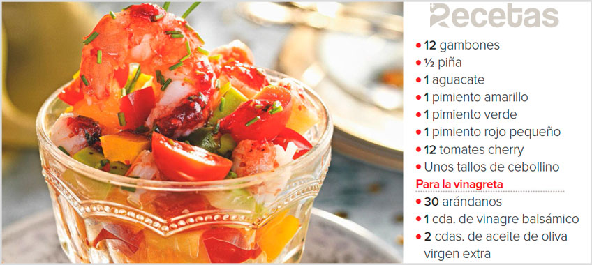 Salpicón de gambones y aguacate con vinagreta de arándanos